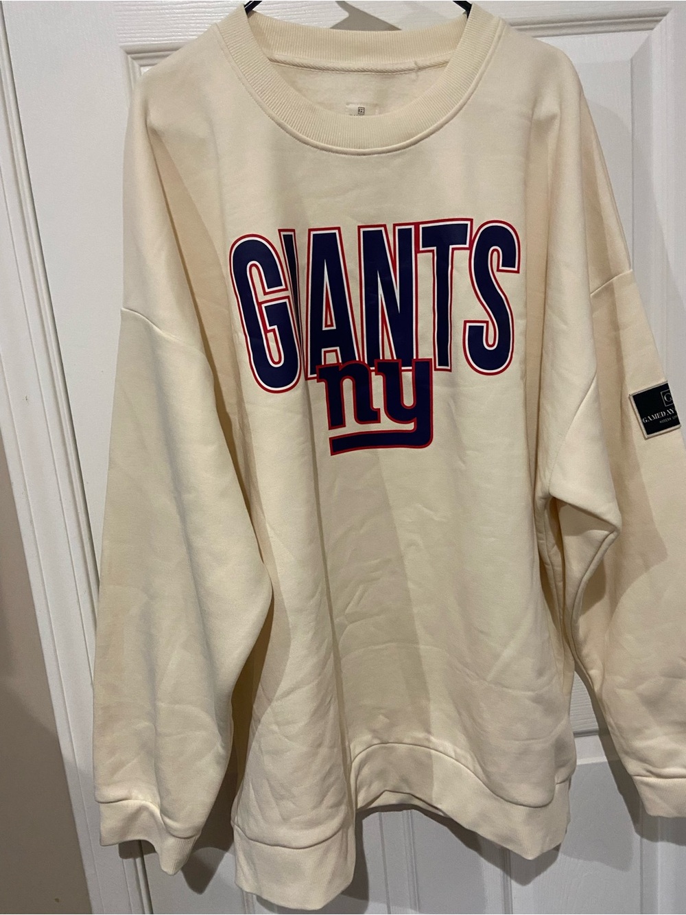 Cream Crewneck Sweatshirt with 'Giants NY' Chest Graphic